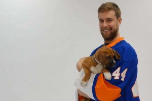 Just hours after taking this picture at the photo shoot, de Haan would go on to adopt the puppy.