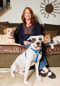 julie_creed_from_pura_naturals_pet_with_dogs
