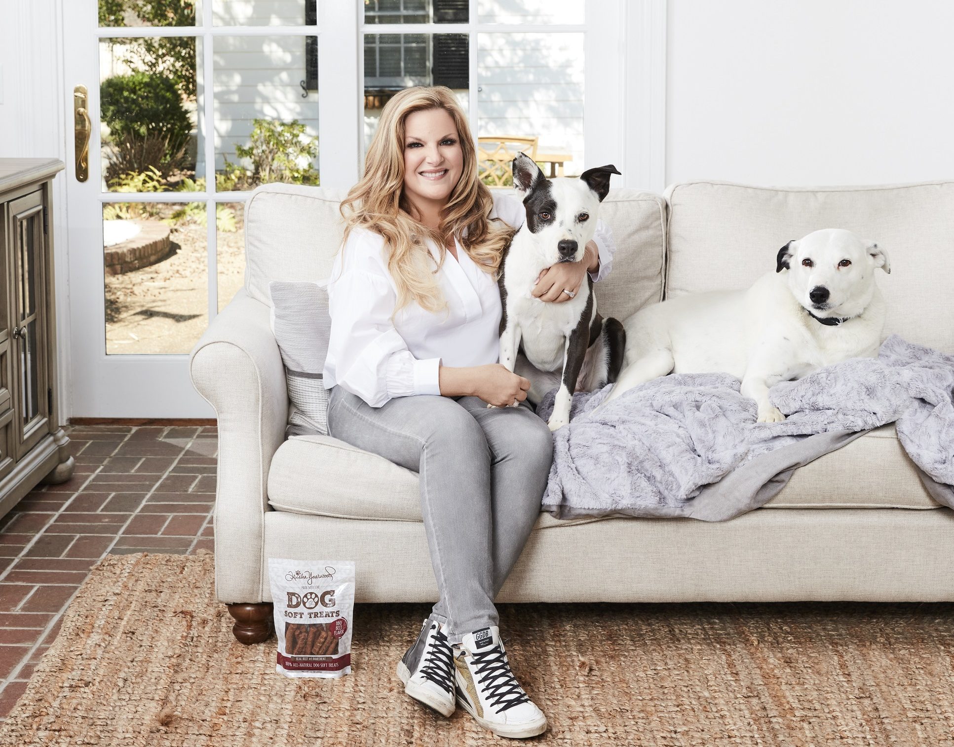 Trisha Yearwood Raises $30K in 30 Minutes to Help Empty Animal Shelters |  Pet Age